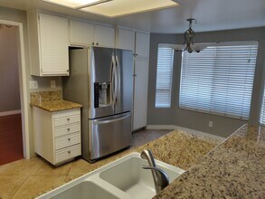 1808 Crystal Ridge Way in Vista, CA - Building Photo - Building Photo