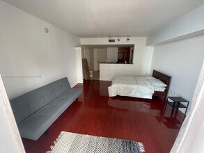335 S Biscayne Blvd, Unit 1606 in Miami, FL - Building Photo - Building Photo