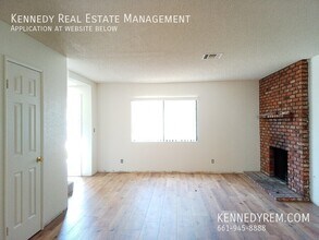 1328 W Ave J 4 in Lancaster, CA - Building Photo - Building Photo