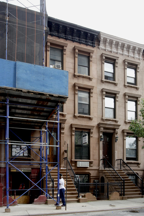 165 W 126th St in New York, NY - Building Photo