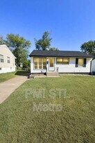 329 Caithness Rd in St. Louis, MO - Building Photo
