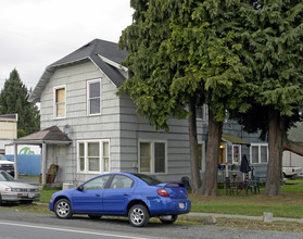 11105 Valley Ave E in Puyallup, WA - Building Photo - Building Photo