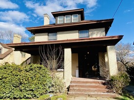 605 Beechwood Ave, Unit Apartment A in Carnegie, PA - Building Photo