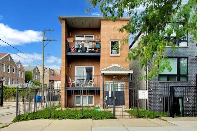 property at 1346 W Cullerton St