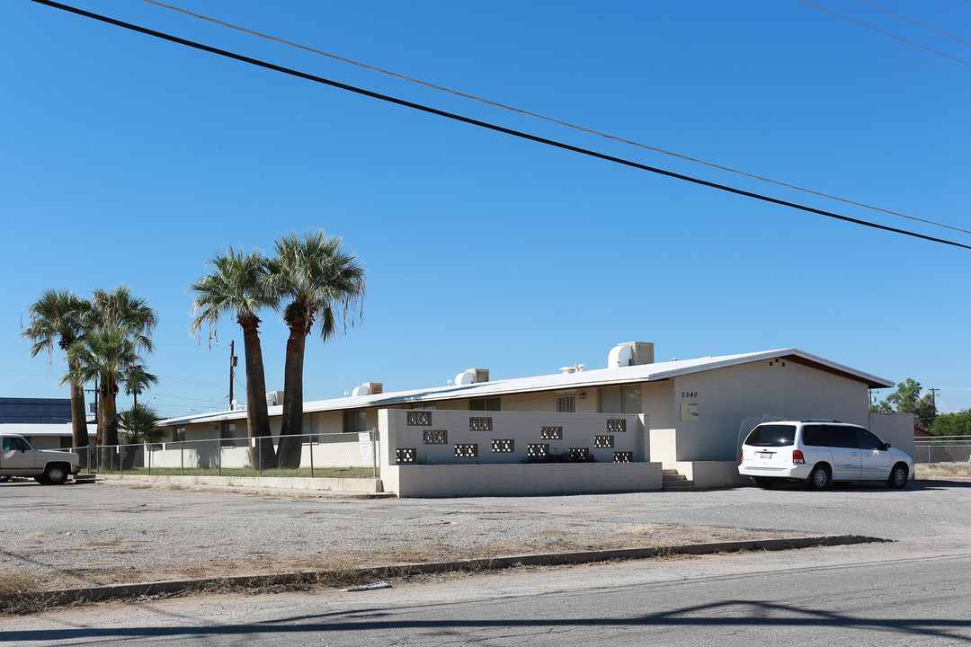 5040 E Bellevue St in Tucson, AZ - Building Photo