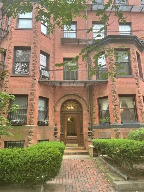 property at 400 Marlborough St