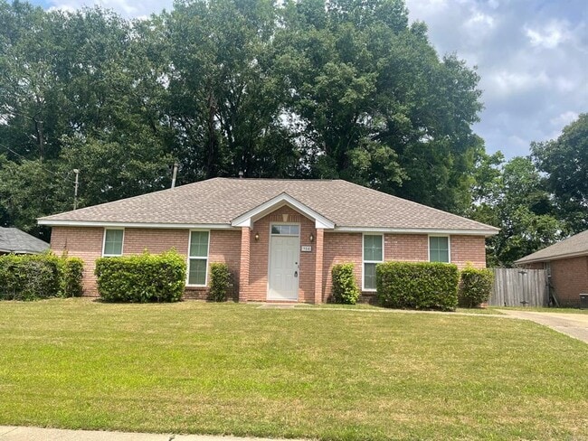 property at 904 Excelsior Dr