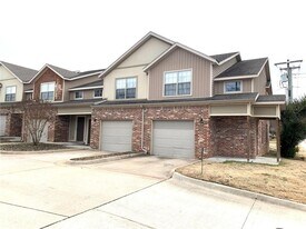 1071 W Malibu St in Fayetteville, AR - Building Photo