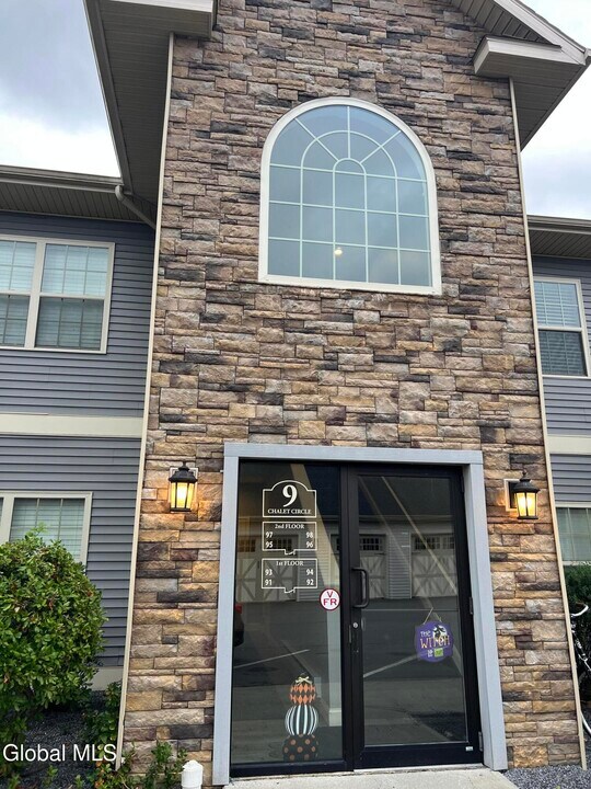 48 Bavarian Wy in Altamont, NY - Building Photo