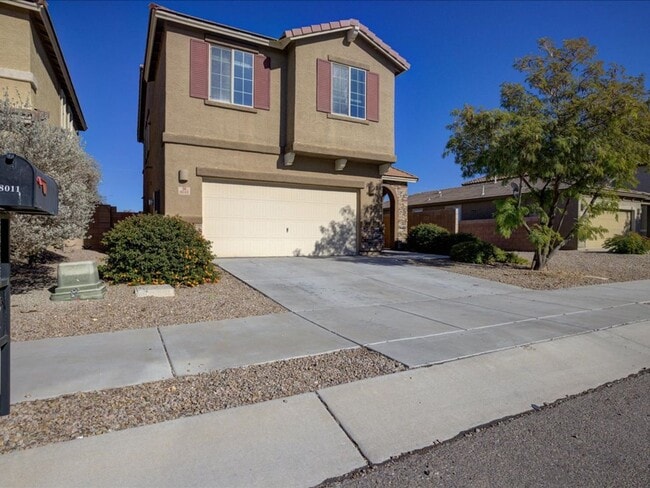 8011 S Dolphin Way in Tucson, AZ - Building Photo - Building Photo
