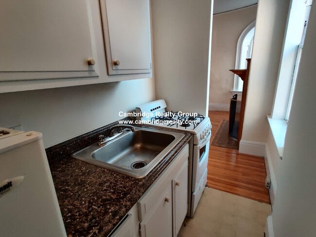 10 Ware St, Unit 10 in Cambridge, MA - Building Photo - Building Photo