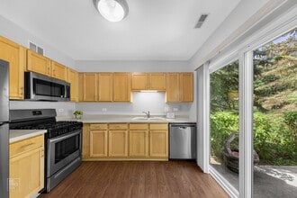 1170 N Nature Ct in Round Lake Beach, IL - Building Photo - Building Photo