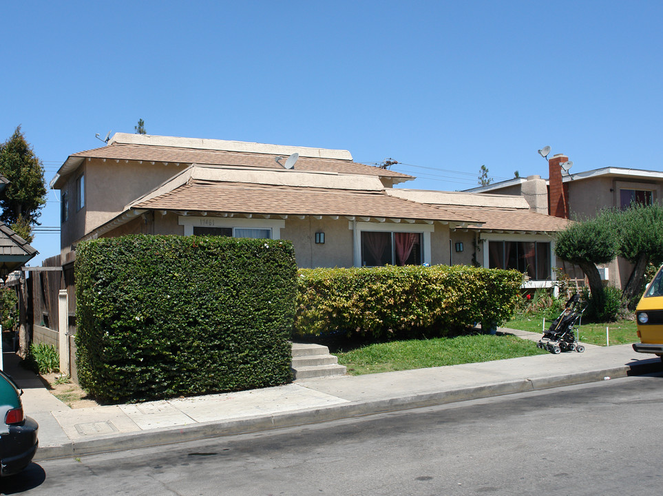 17461 Dairyview Cir in Huntington Beach, CA - Building Photo