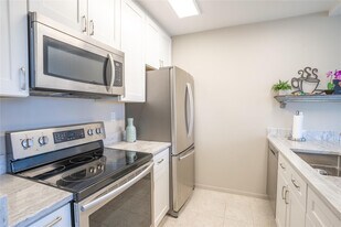 250 NE 20th St in Boca Raton, FL - Building Photo