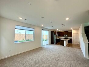 8112 Moongate Wy in Roseville, CA - Building Photo - Building Photo