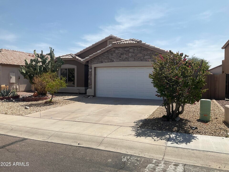16273 W Davis Rd in Surprise, AZ - Building Photo