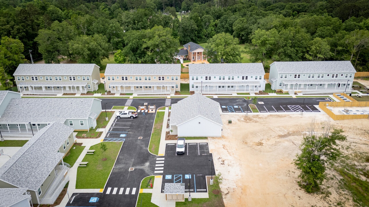 Phoenix Square in Hammond, LA - Building Photo