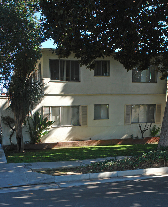 124 S Meridith Ave in Pasadena, CA - Foto de edificio - Building Photo