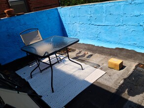 810 S 4th St, Unit Third floor in Philadelphia, PA - Building Photo - Building Photo