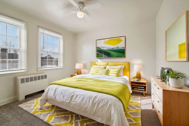 Lochwood Apartments in Baltimore, MD - Foto de edificio - Building Photo