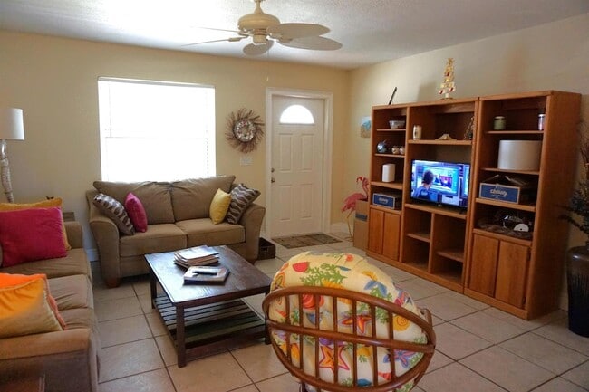 1699 NE 23rd Terrace, Unit 1421 in Jensen Beach, FL - Foto de edificio - Building Photo