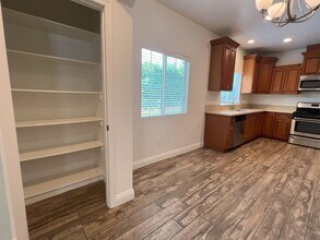9108 Florence Ave in Downey, CA - Building Photo - Building Photo