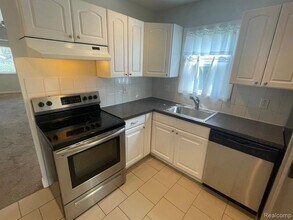 2115 Symes St in Ferndale, MI - Building Photo - Building Photo