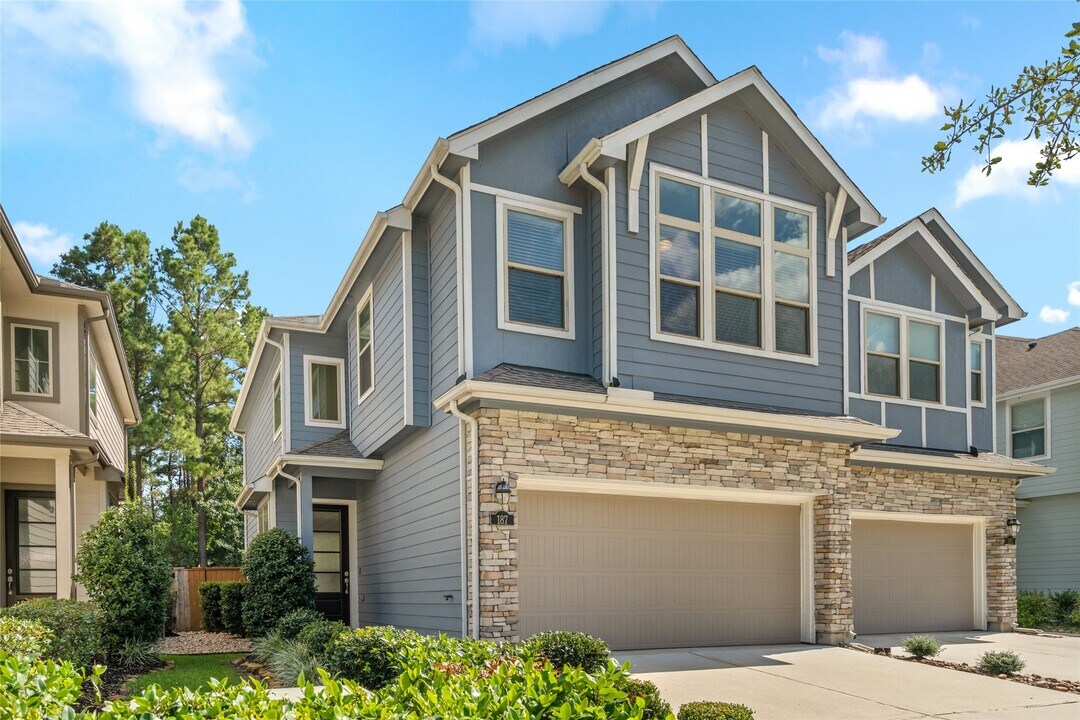 187 Moon Dance Ct in Conroe, TX - Building Photo