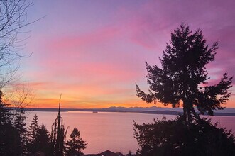 4091 Hillcrest Ave SW in Seattle, WA - Foto de edificio - Building Photo