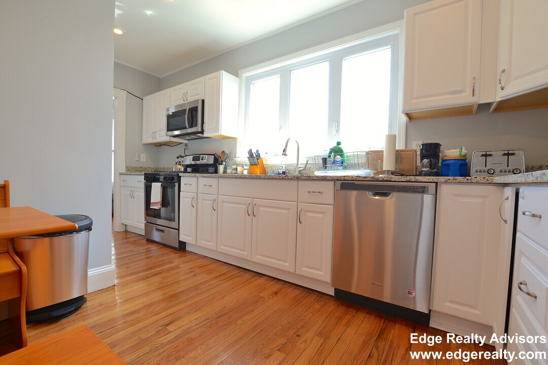 59 South Crescent Circuit, Unit 2 in Boston, MA - Foto de edificio