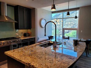 140 E Rio Salado Pky in Tempe, AZ - Building Photo - Building Photo