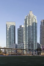 Onyx Condos in Mississauga, ON - Building Photo - Building Photo