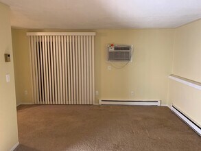 68 Burgundy Hill Ln in Middletown, CT - Building Photo - Building Photo