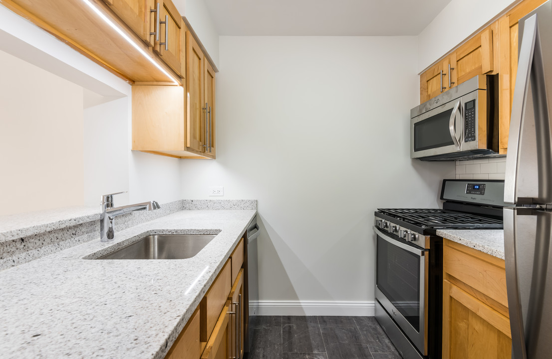 10 RUTGERS in New York, NY - Building Photo
