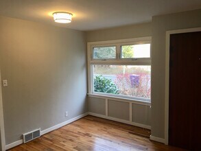 10709 Phinney Ave N in Seattle, WA - Building Photo - Building Photo