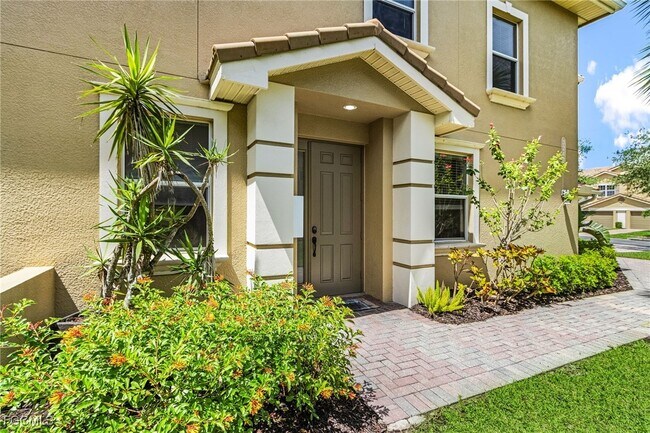property at 3240 Cottonwood Bend