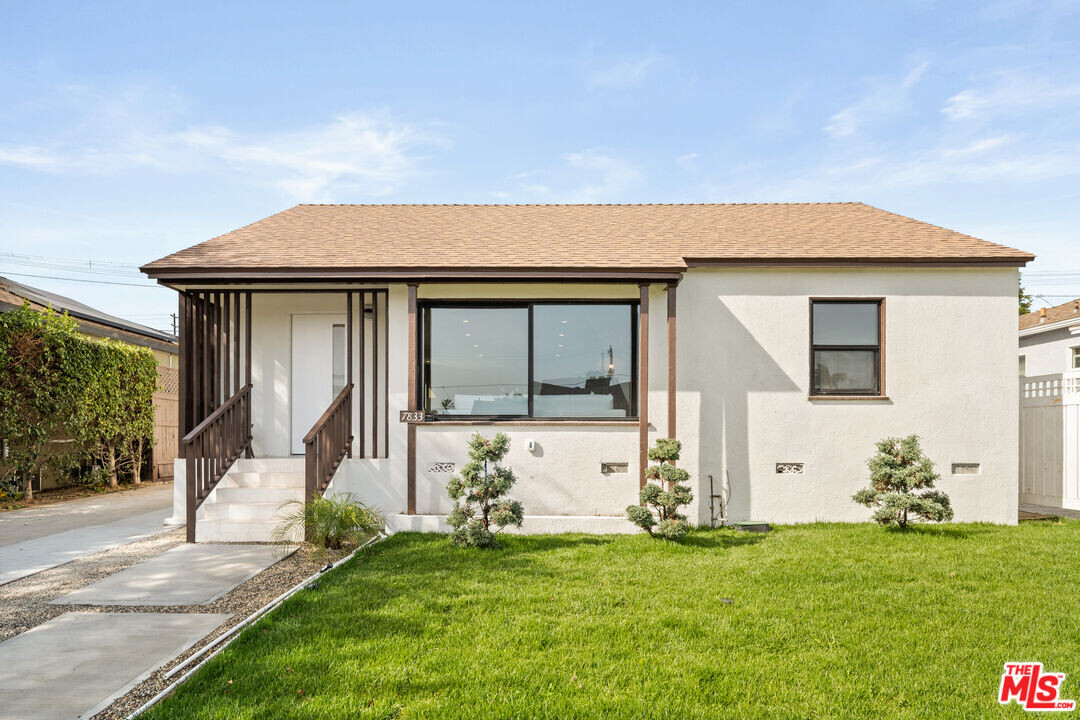 7833 Naylor Ave in Los Angeles, CA - Building Photo