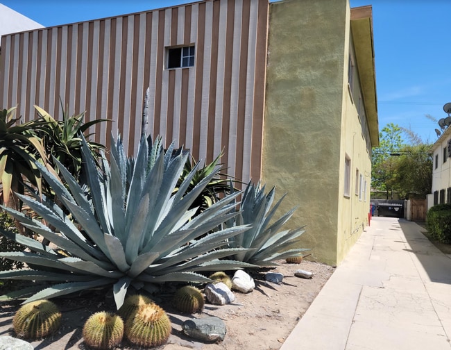 1536 S Orange Grove Ave, Unit 3