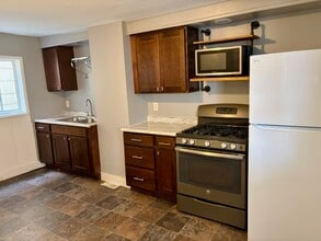 528 Logan St in Carnegie, PA - Building Photo - Building Photo