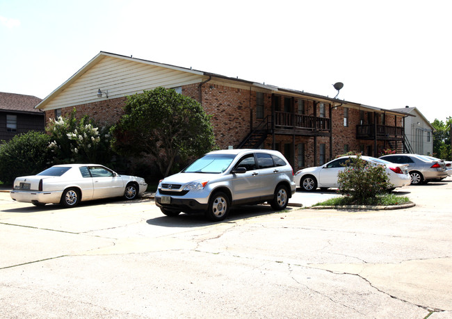 Bayou Rouge Apartments in Shreveport, LA - Building Photo - Building Photo