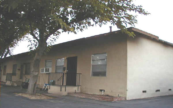 216-226 W Beverly Pl in Tracy, CA - Building Photo