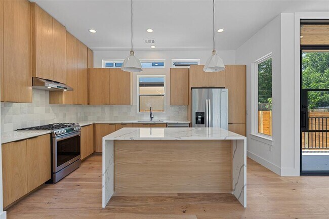 909 Payne Ave in Austin, TX - Building Photo - Building Photo