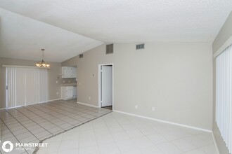 2270 Hialeah St in Palm Bay, FL - Building Photo - Building Photo