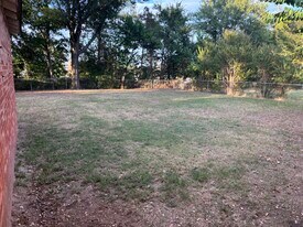 1300 E Hankerson St in Tyler, TX - Building Photo