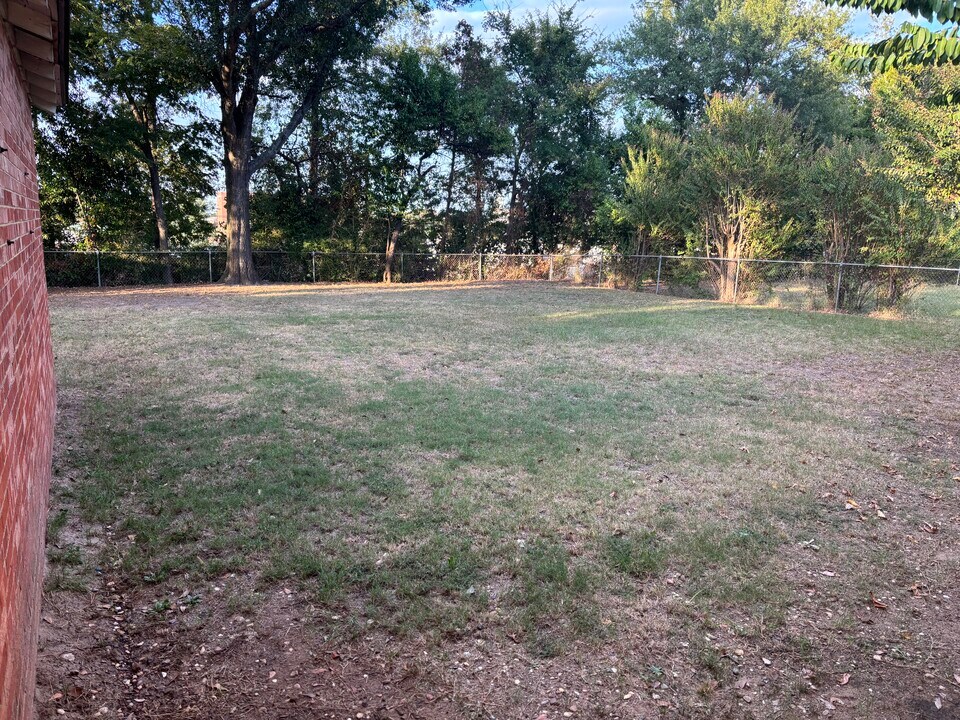1300 E Hankerson St in Tyler, TX - Building Photo