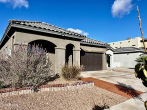 905 Malven Pl in El Paso, TX - Foto de edificio - Building Photo