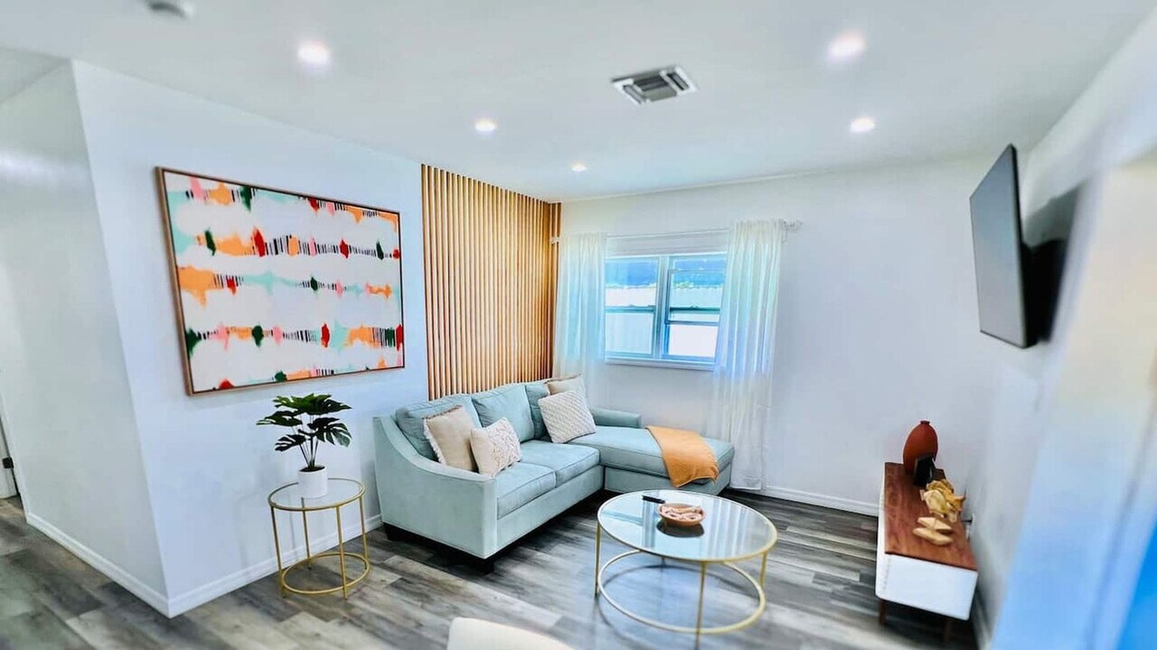 660 NE 57th Ct in Fort Lauderdale, FL - Building Photo