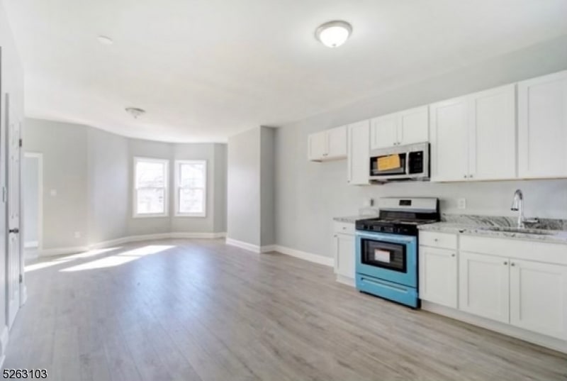 76 Highland Ave in Newark, NJ - Building Photo