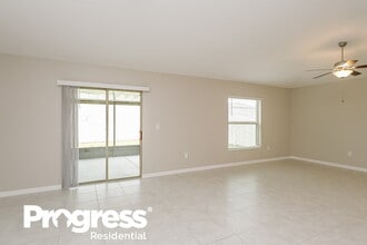 5518 Rainwood Meadows Dr in Apollo Beach, FL - Building Photo - Building Photo