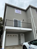 13414 SE Division St in Portland, OR - Building Photo